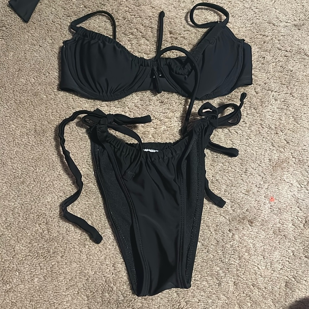 Black bikini set